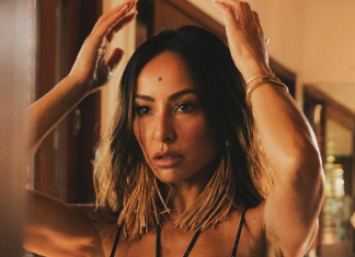 Biquínis: Sato com top de folha, Secco com flor 3D e + Sabrina Sato (Foto: @sabrinasato/Instagram/Reprodução)