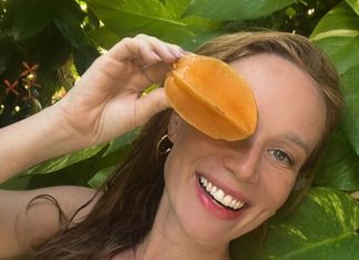 Mariana Ximenes aposta em maiô bicolor com cinto: versátil Mariana Ximenes (Foto: Reprodução/Instagram)