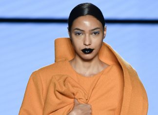 Bolsas: veja 16 modelos das passarelas para você usar já Weider Silveiro (Foto: Marcelo Soubhia/ @agfotosite)